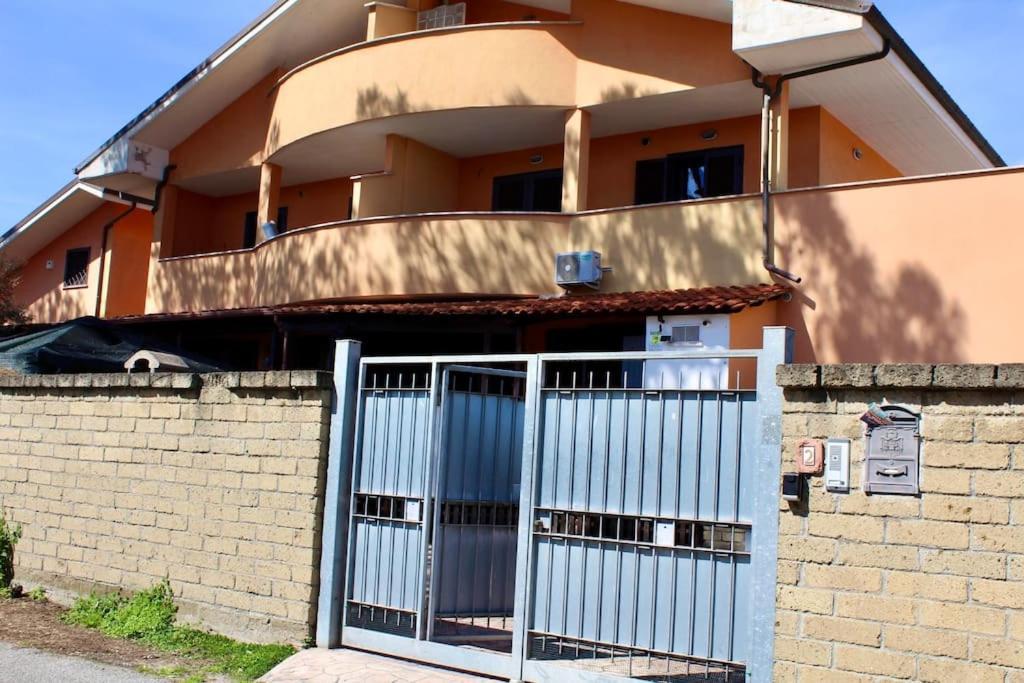 The Garden House Fco, Self Check In And Free Private Parking Apartment Fiumicino Bagian luar foto