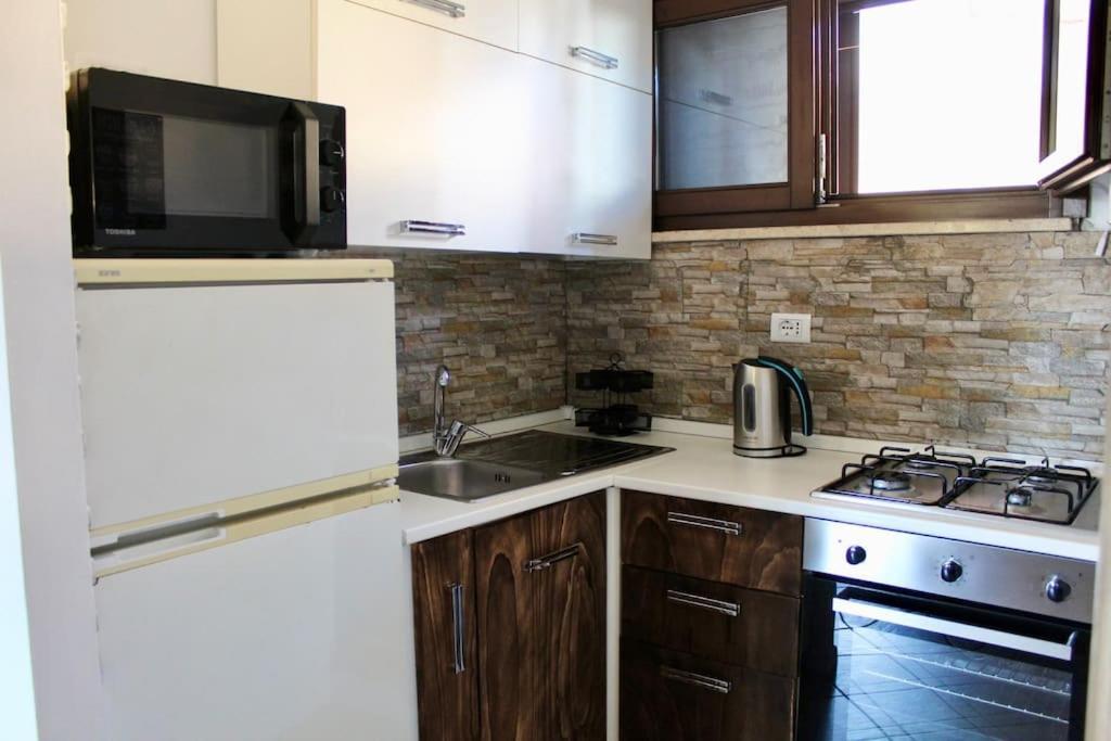 The Garden House Fco, Self Check In And Free Private Parking Apartment Fiumicino Bagian luar foto
